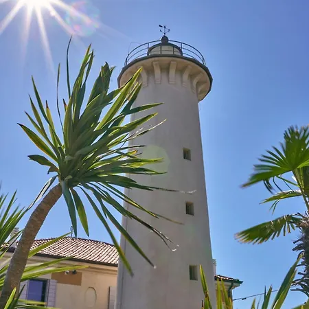 Luminous In Lido Dei Pini شقة *