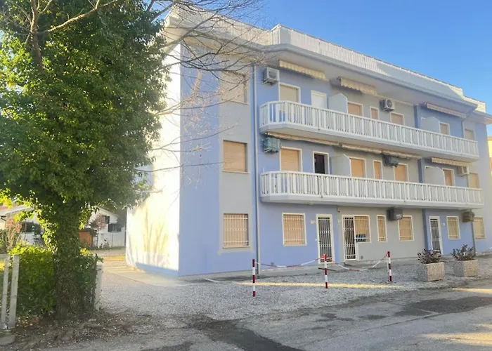 Luminous In Lido Dei Pini Διαμέρισμα Μπιμπιόνε